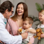Сімейний лікар для всієї родини: як один спеціаліст допомагає контролювати здоров’я дорослих і дітей